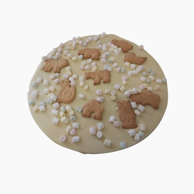 Pizza z białej czekolady z piankami marshmallow i ciastkami 400g